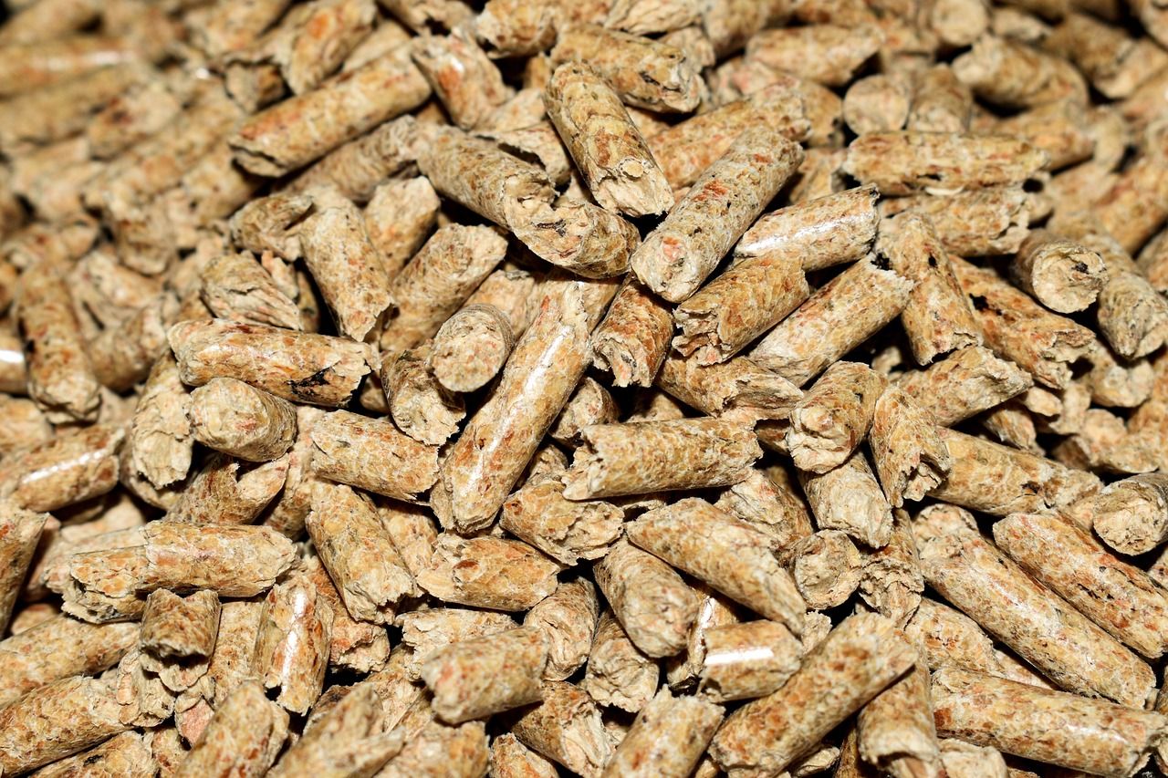 Close-up van een hoop houtpellets