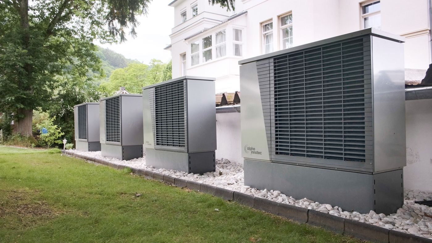 Rij warmtepompen bij een grotere site
