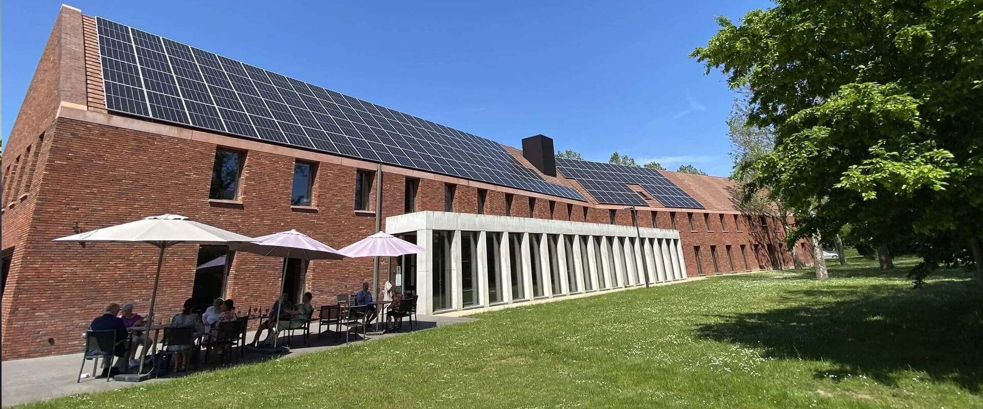 Bronsgroen plaatst              156 zonnepanelen op                LDC Hogevijf in Hasselt